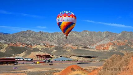 張掖七彩丹霞景區(qū)文旅市場持續(xù)火爆,提前10天突破百萬人次大關